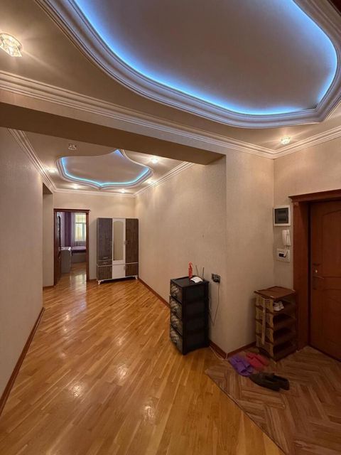 Satılır 3 otaqlı yeni tikili 130 m² — Bakı