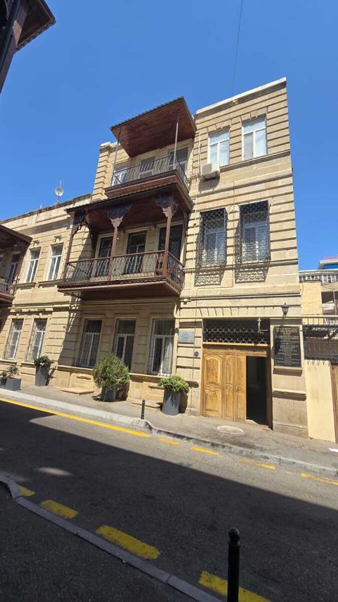 Satılır 2 otaqlı köhnə tikili 60 m² — Bakı