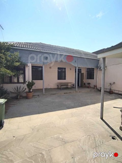 Satılır 5 otaqlı həyət evi/bağ evi 200 m²