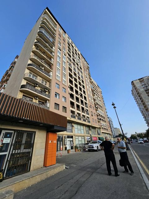 Satılır 3 otaqlı yeni tikili 130 m² — Bakı