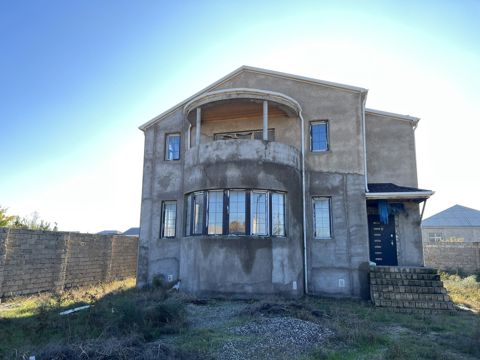 Satılır 4 otaqlı həyət evi/bağ evi 250 m² — Bakı