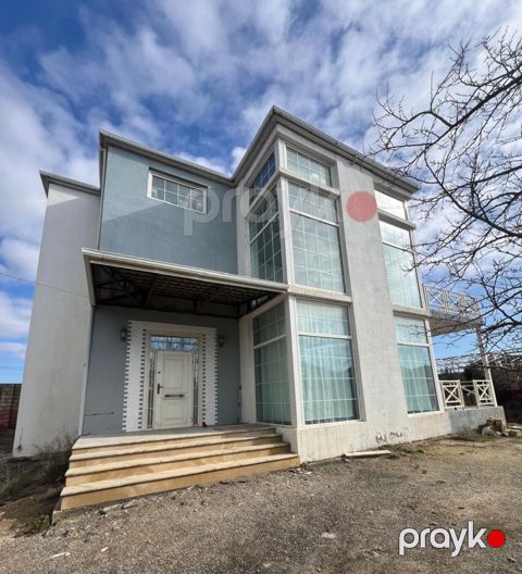Satılır 10 otaqlı həyət evi/bağ evi 300 m²