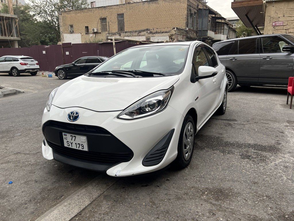 "Toyota Aqua" icarəsi — Avtomobil icarəsi, Bakı (3)