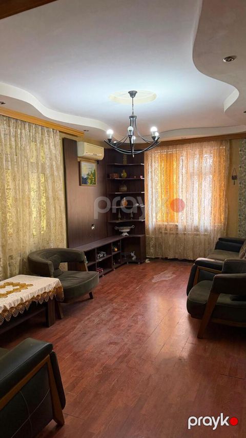 Satılır 2 otaqlı köhnə tikili 60 m²