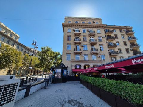 Satılır 3 otaqlı köhnə tikili 100 m² — Bakı
