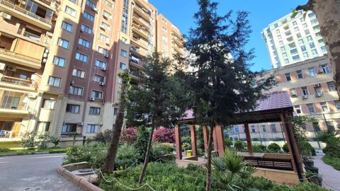 Satılır 4 otaqlı yeni tikili 171 m² — Bakı
