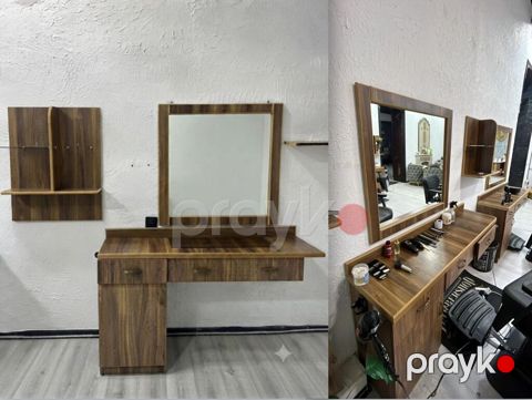Salon ücün 4 dest mebel satilir. Uzunluq 1.40.En:40. Güzgü 90/90 Divar — Bakı