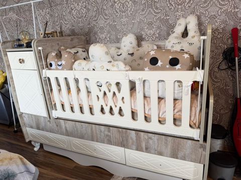 Oğlan və qız üçün, Yeni, Dördbucaq, Beşik, Dəst ilə, Matras ilə, Yellənmə mexanizmi ilə — Şəki