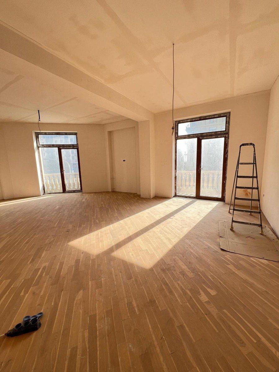 Satılır 3 otaqlı yeni tikili 130 m² — Mənzil, Bakı (2)