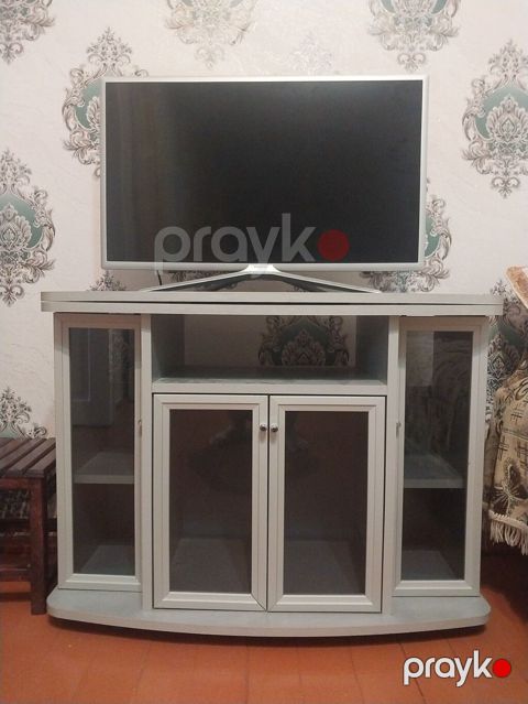 Tv altlığı satılır Vəziyyəti: İdeal Çoxfunksiyalıdır. Üst hissəsi