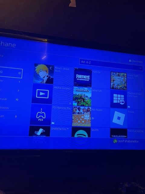 Sony PlayStation 4 Slim oyun konsolu Xüsusiyyətlər: - Model: PS4 Slim — Bakı