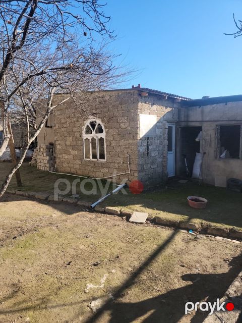 Həyət evi, Binə qəs