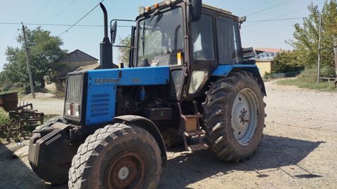 Belarus 892 traktor - Model: Belarus 892 (etiket üzərində “Беларус — İmişli