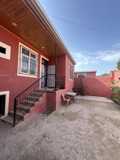 Satılır 4 otaqlı həyət evi/bağ evi 90 m² — Bakı