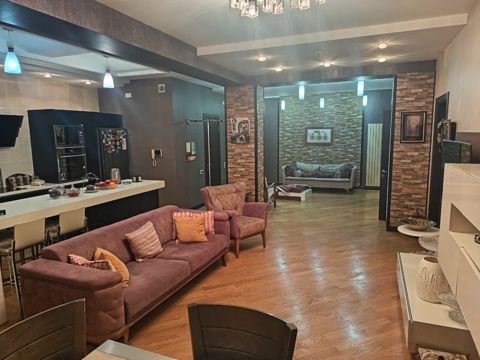 Satılır 3 otaqlı yeni tikili 135 m² — Bakı