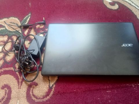 Acer noutbuk – Intel Core i5 prosessor və Nvıdıa GeForce 840M qrafika — Bərdə