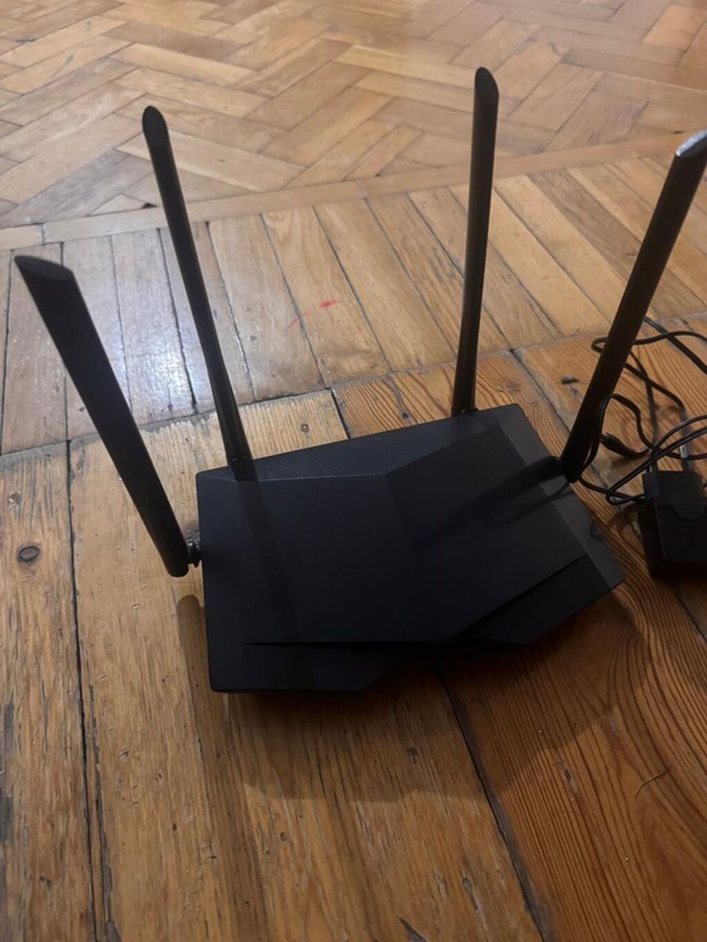 Tenda AC2100 simsiz router Xüsusiyyətlər: - Model: Tenda AC2100 — Elektronika, Bakı (5)