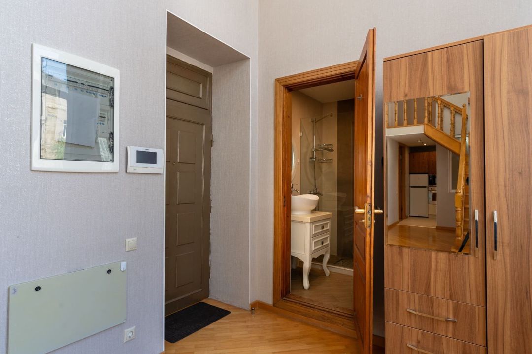 İcarəyə verilir 3 otaqlı köhnə tikili 127.1 m² — Mənzil, Bakı (7)