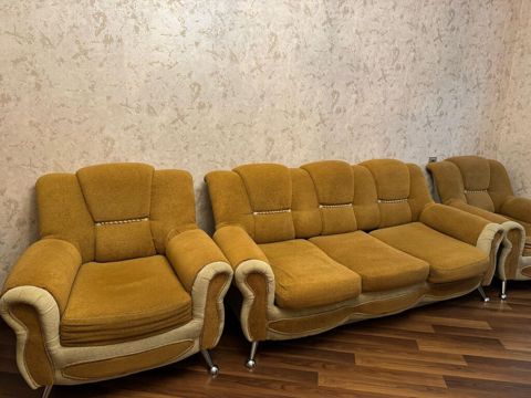 Divan kreslo desti. Yaxsi veziyyetde. qiymet 200 azn. unvan Ayna — Qobu
