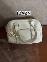 Məhsul: Mini çanta, krem/ağ rəngdə Brend: Michael Kors (MK loqolu) — ikinci_el_dunyam — Личные вещи