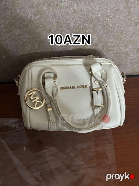 Məhsul: Mini çanta, krem/ağ rəngdə Brend: Michael Kors (MK loqolu) — Masazır