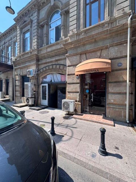 Bakı, 3 otaqlı, Köhnə tikili, m. Sahil, 100 kv. m — Bakı