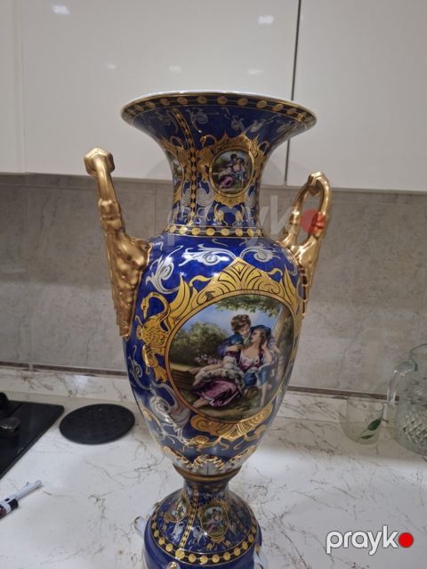 Bir vaza, Farfor — Xırdalan