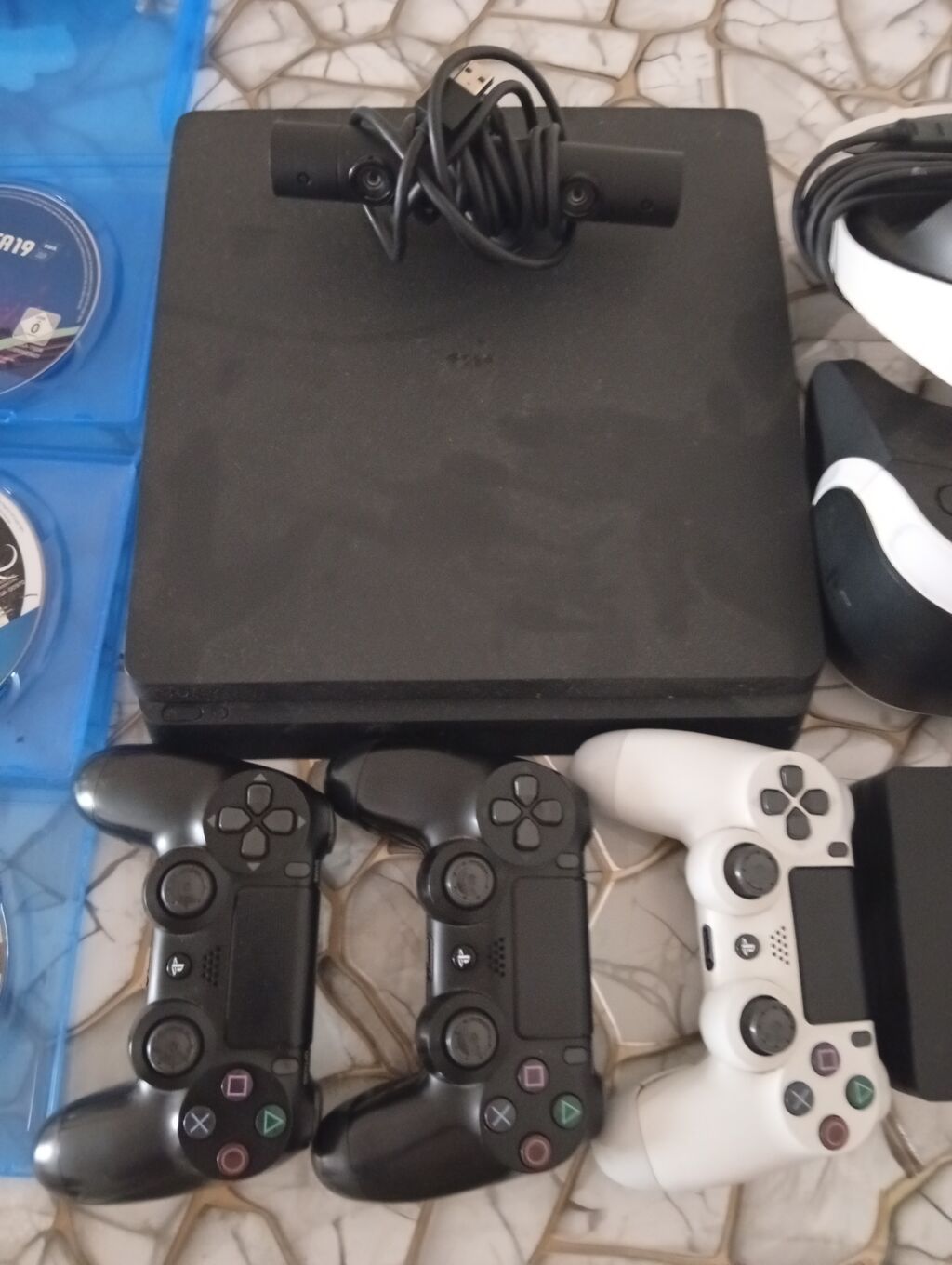 PlayStation 4 oyun paketi Komplekt: - PS4 slim konsolu - 3 ədəd — Oyun konsolları, Bakı (4)
