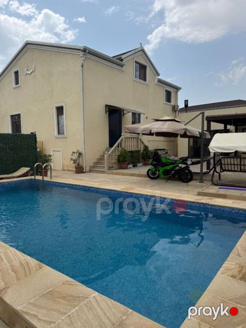 Satılır 5 otaqlı həyət evi/bağ evi 180 m²