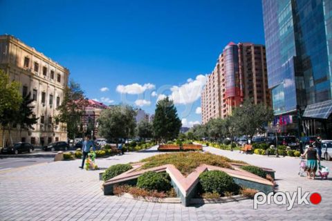 Satılır 4 otaqlı köhnə tikili 115 m²