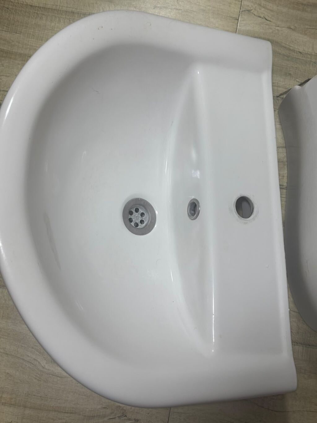 VitrA asma tipli əl-üz yuyan (divar quraşdırılan) - Brend: VitrA — Lavabolar, Bakı