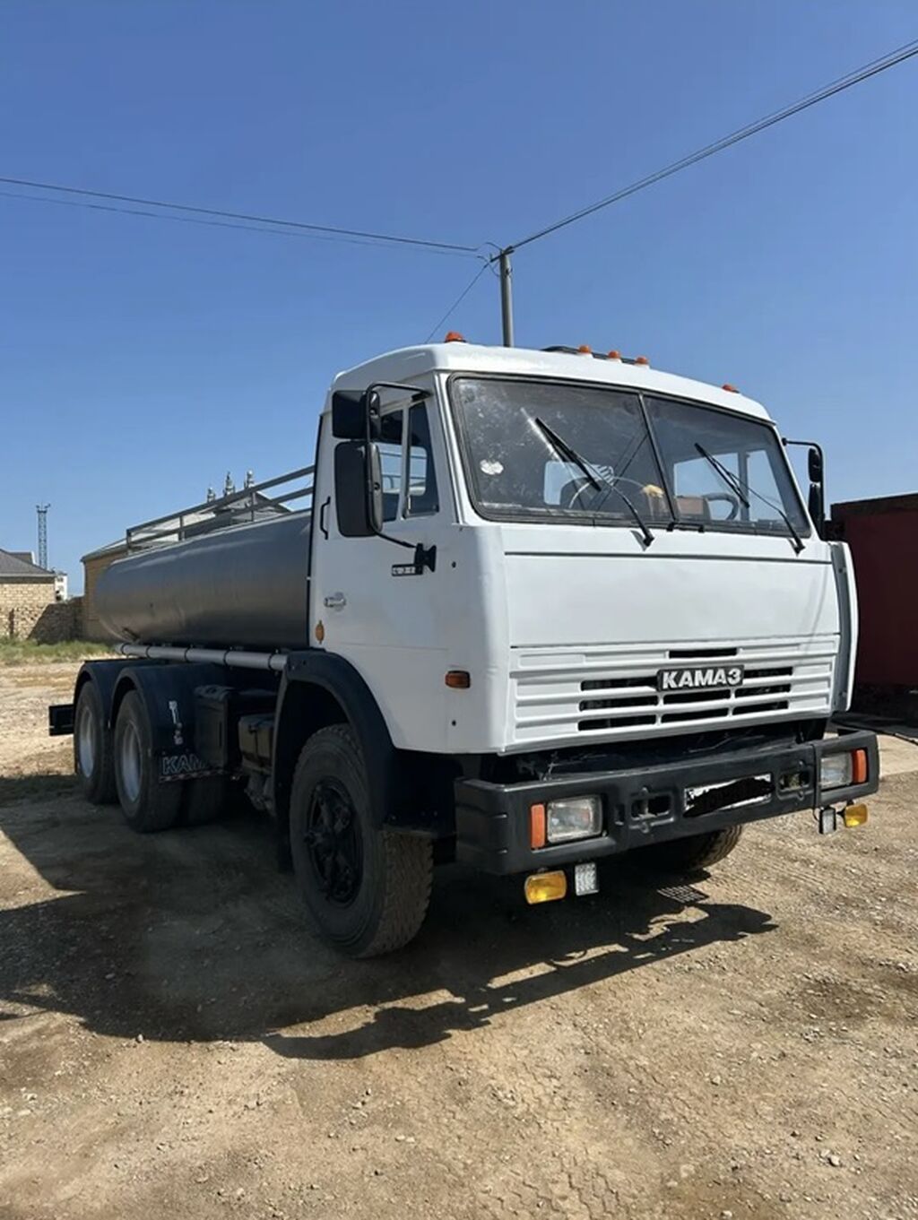 Kamaz su/yanacaq daşıyan tanker maşını - Marka/model: Kamaz 6x4 — Yük maşınları, Qobu (2)