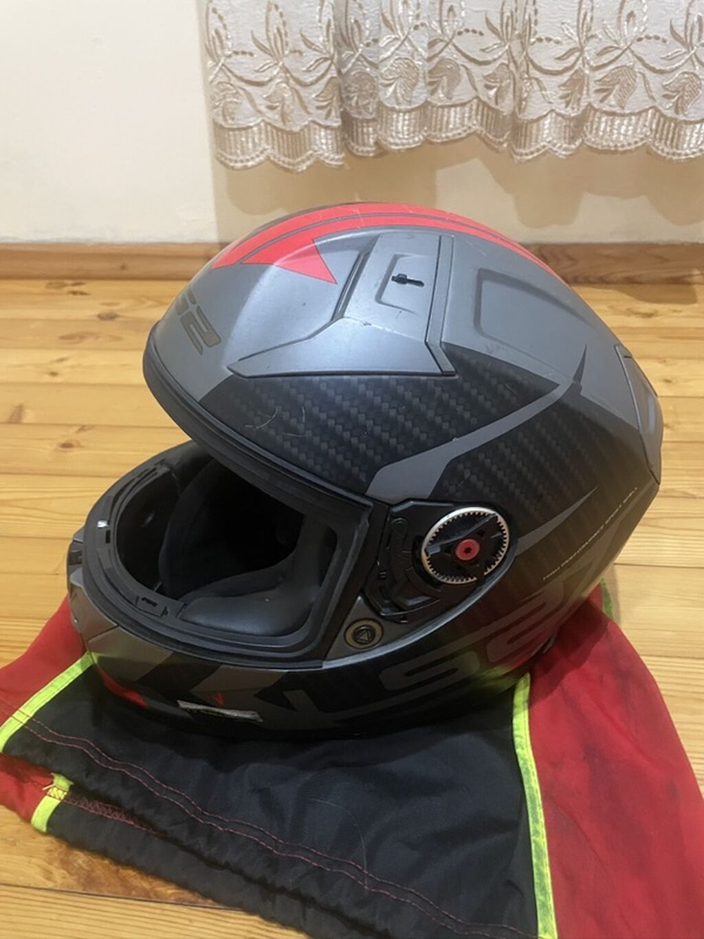 LS2 kask satilir. Vizoru yoxdur. Ideal veziyetdedir. Gopro ucun iki — Motosiklet geyimi, Bakı (3)
