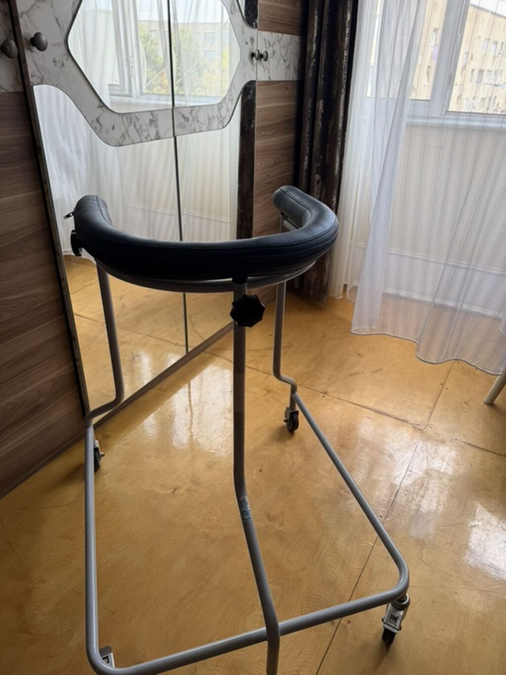U-şəkilli qol dayaqlı yerimə trenajoru (rollator) - Təyinat — Kürəklər və yürüyüş aparatları, Gəncə (3)