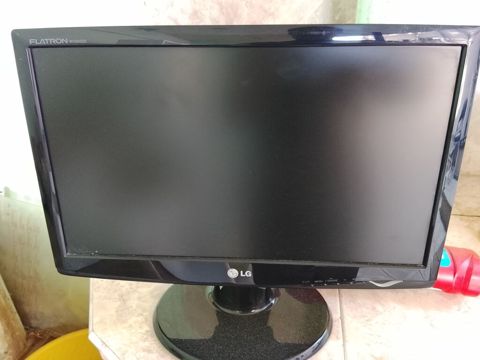 LG Flatron W1943SS-PF LCD monitor - Ekran diaqonalı: 18.5 düym (geniş — Bakı