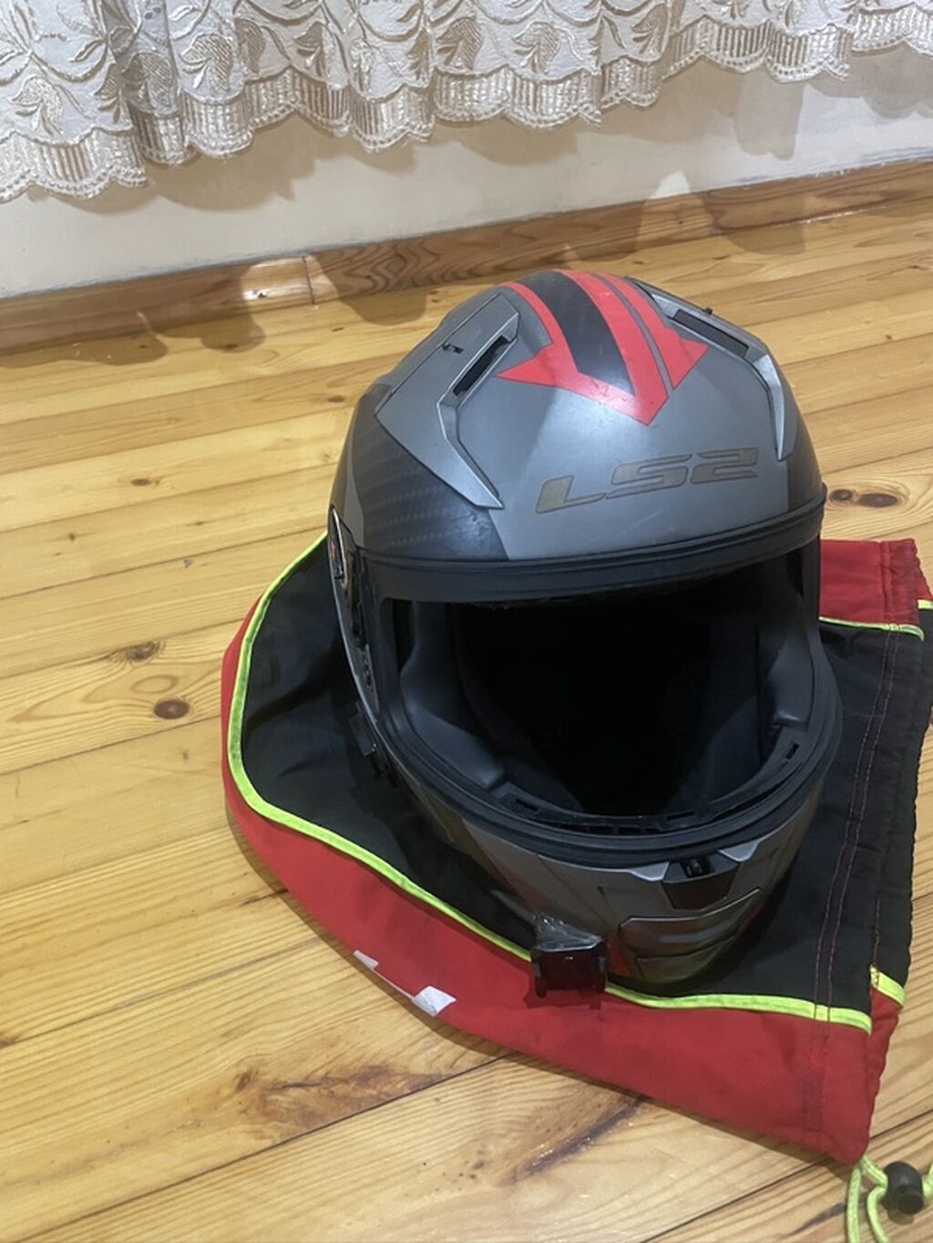LS2 kask satilir. Vizoru yoxdur. Ideal veziyetdedir. Gopro ucun iki — Motosiklet geyimi, Bakı (2)