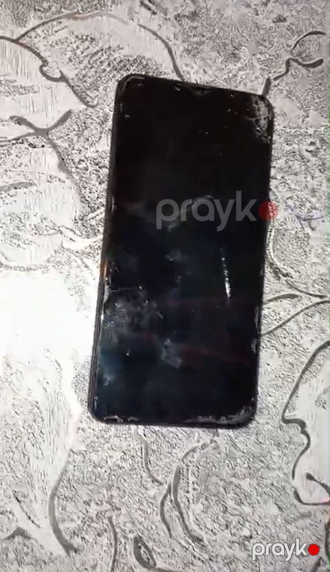 Samsunq A10 tekce ekrani deyismelidi 20 Manata satilir — Gəncə