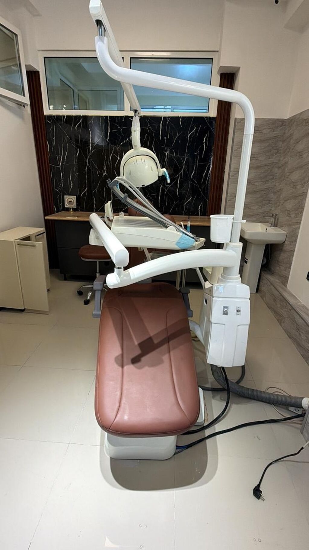 Stomatoloji qurğu – tam komplekt diş həkimi kreslosu və iş stansiyası — Kreslo, Pirəkəşkül (2)