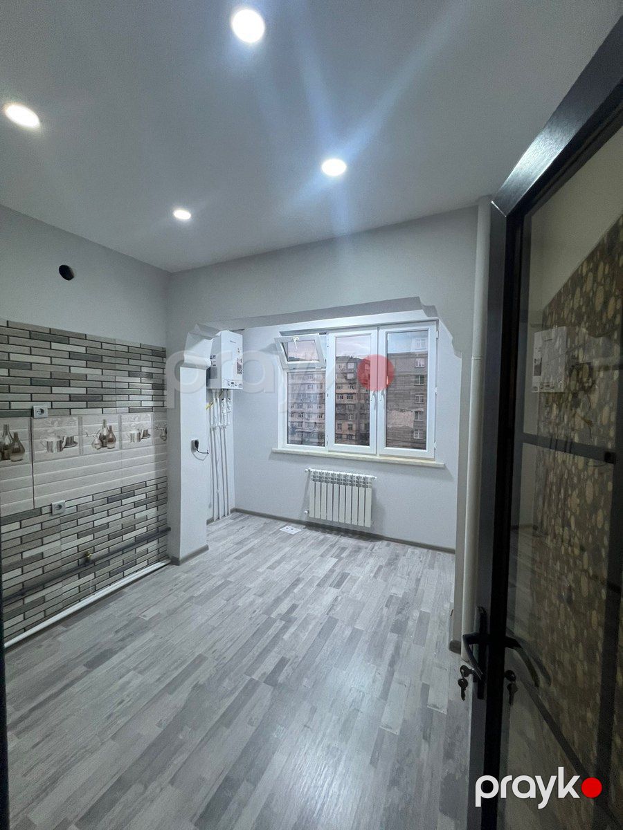 2-otaqlı mənzil, Neftçilər m., 70 m² — Mənzil, Bakı (12)
