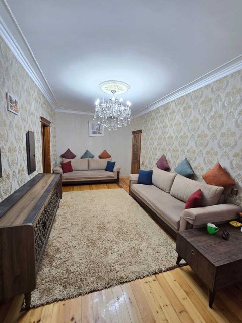 Satılır 5 otaqlı köhnə tikili 120 m² — Bakı