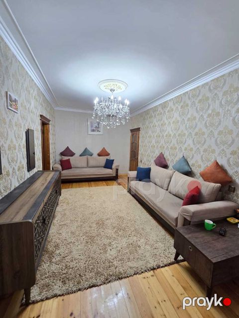 Satılır 5 otaqlı köhnə tikili 120 m²