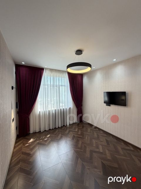 Satılır 2 otaqlı köhnə tikili 60 m²