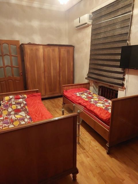 Həyət evi kirayə verilir, Qara Qarayev m — Bakı