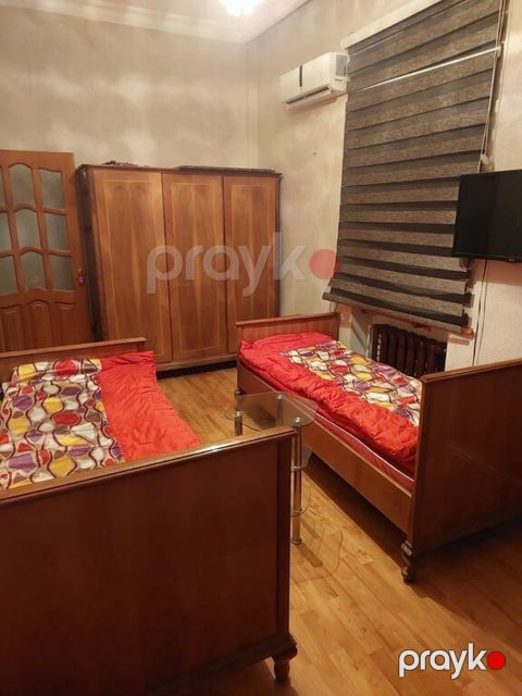 Həyət evi kirayə verilir, Qara Qarayev m