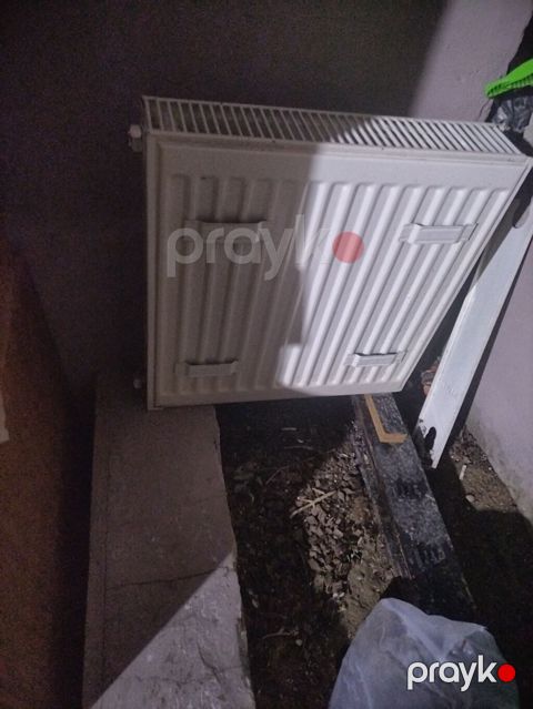Panel radiator lazim olmadigi ucun satiram ustunde 2eded krantinda — Bakı