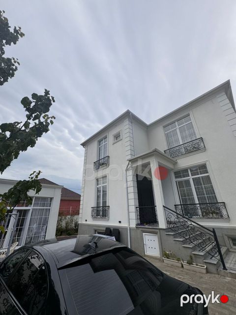 Satılır 6 otaqlı həyət evi/bağ evi 350 m²