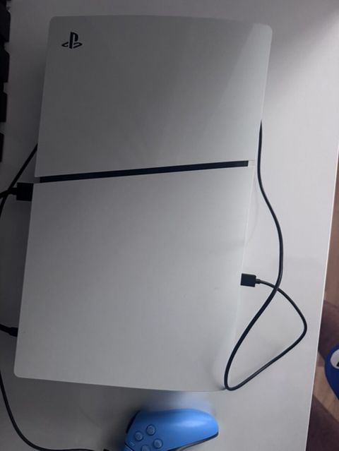 Sony Playstation 5slim 1Tb içərisində oyunlarda var 2pultu var biri ağ — Digah
