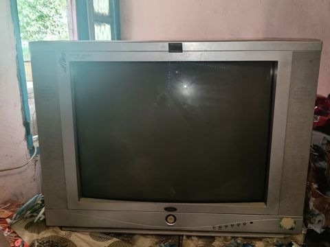 Klassik kineskop (CRT) televizor - Gümüşü/gri korpus, ön paneldə — Masazır