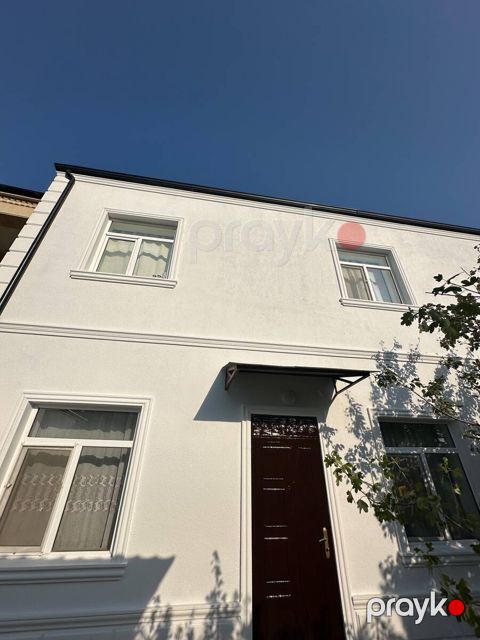 Satılır 6 otaqlı həyət evi/bağ evi 300 m²
