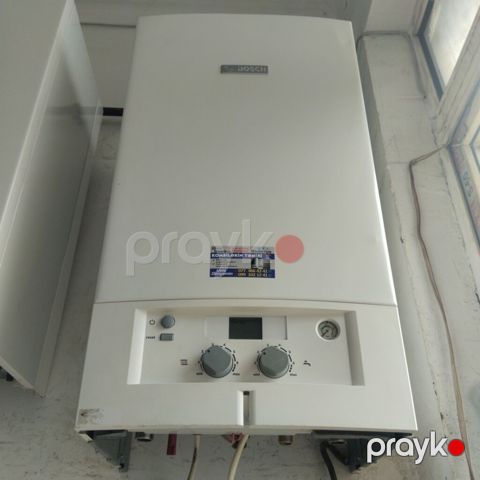Kombi 28 kw tam işlək vəziyyətdə Kombiye servis tərəfindən 1 il rəsmi — Bakı